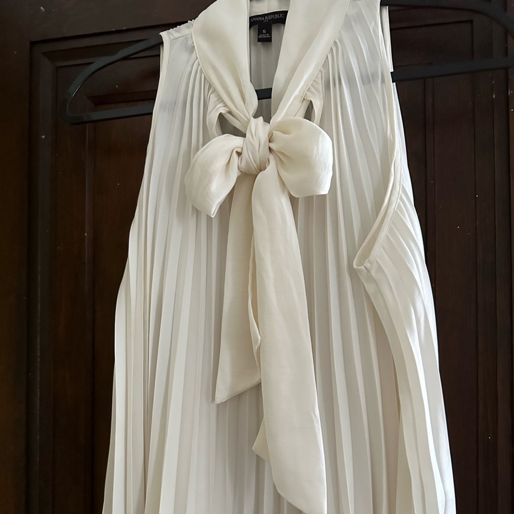 Banana Republic Pleated Sleeveless Tunic